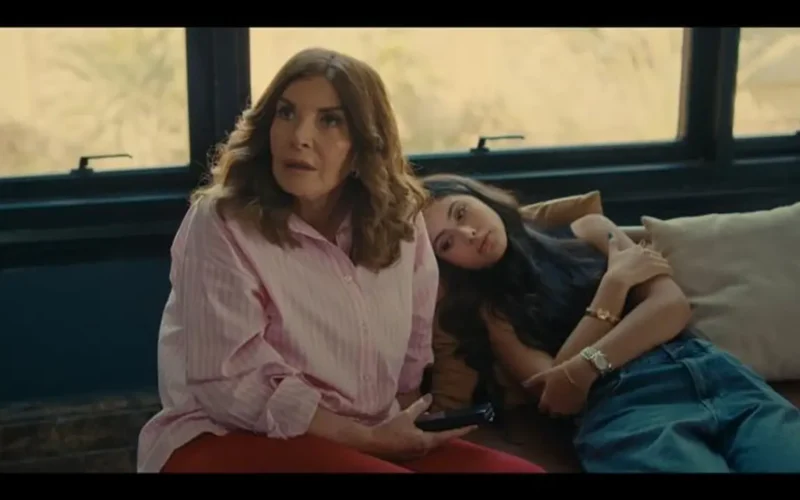 أزمة بين ميرفت أمين وابنتها بسبب سفر مفاجئ ضمن أحداث الحلقة 10 من مسلسل كلهم بيحبوا مودي